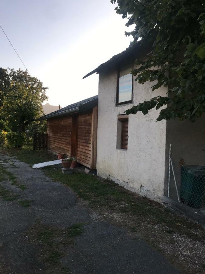 Joli Studio Au Calme Bassens (Savoie) Exterior foto